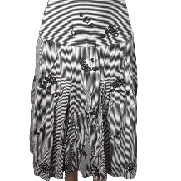 Allison Taylor Dresses & Skirts - Allison Taylor Blue & White Pinstripe A Line Midi Skirt Applique Flowers